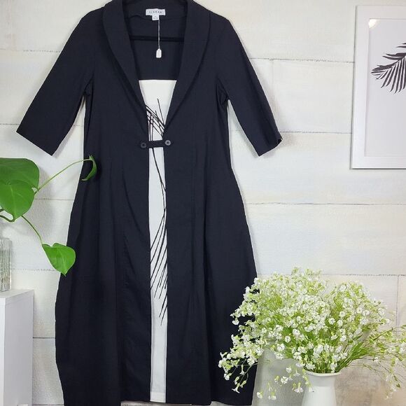 LUUKAA Black and White Notched Collar Dress. Size 8 - Picture 1 of 9